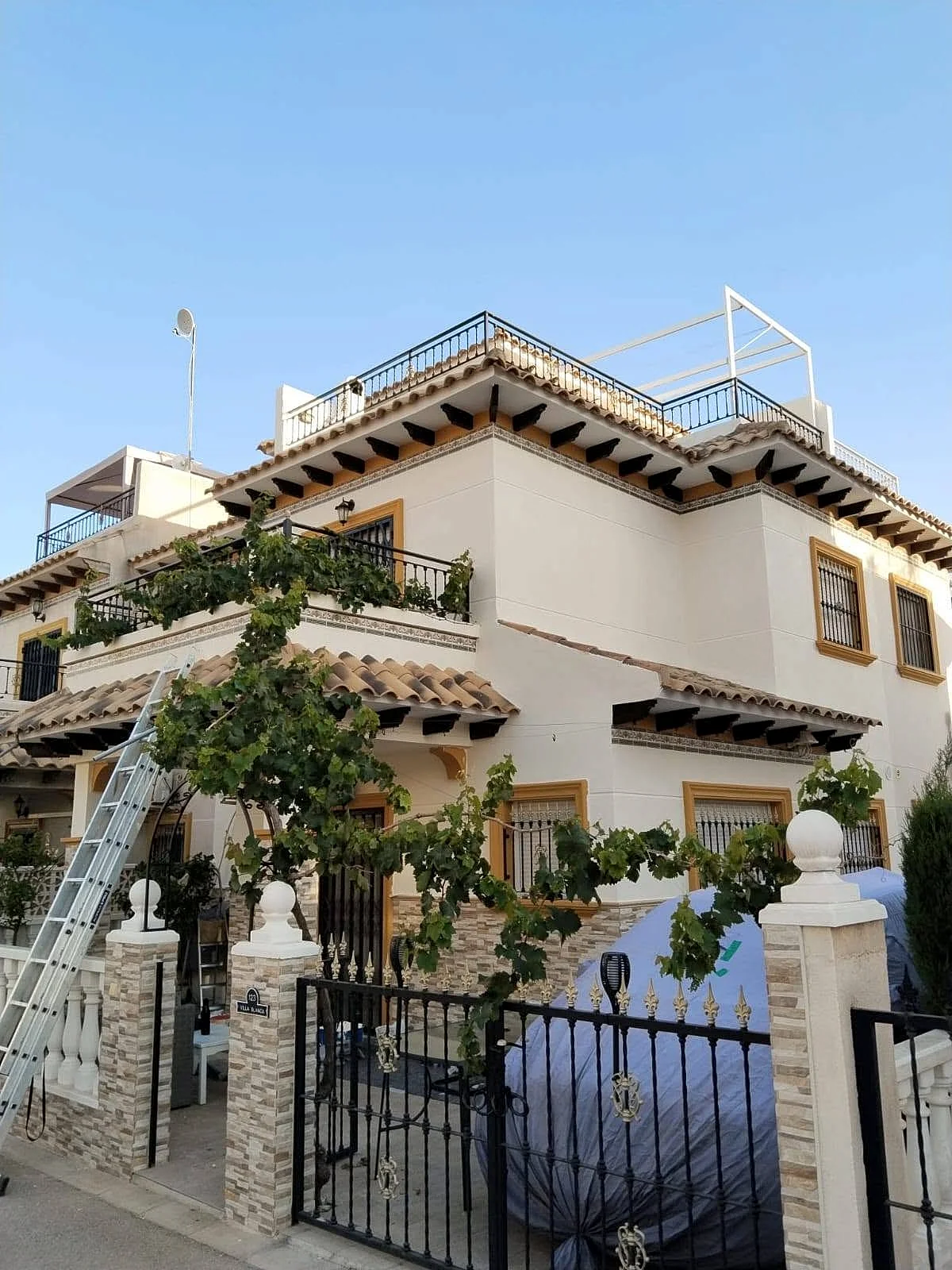 Villa con fachada terminada en Orihuela Costa