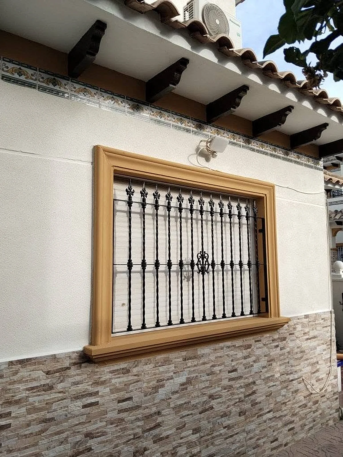 Pintura exterior en Villamartín — foto 1 de 14