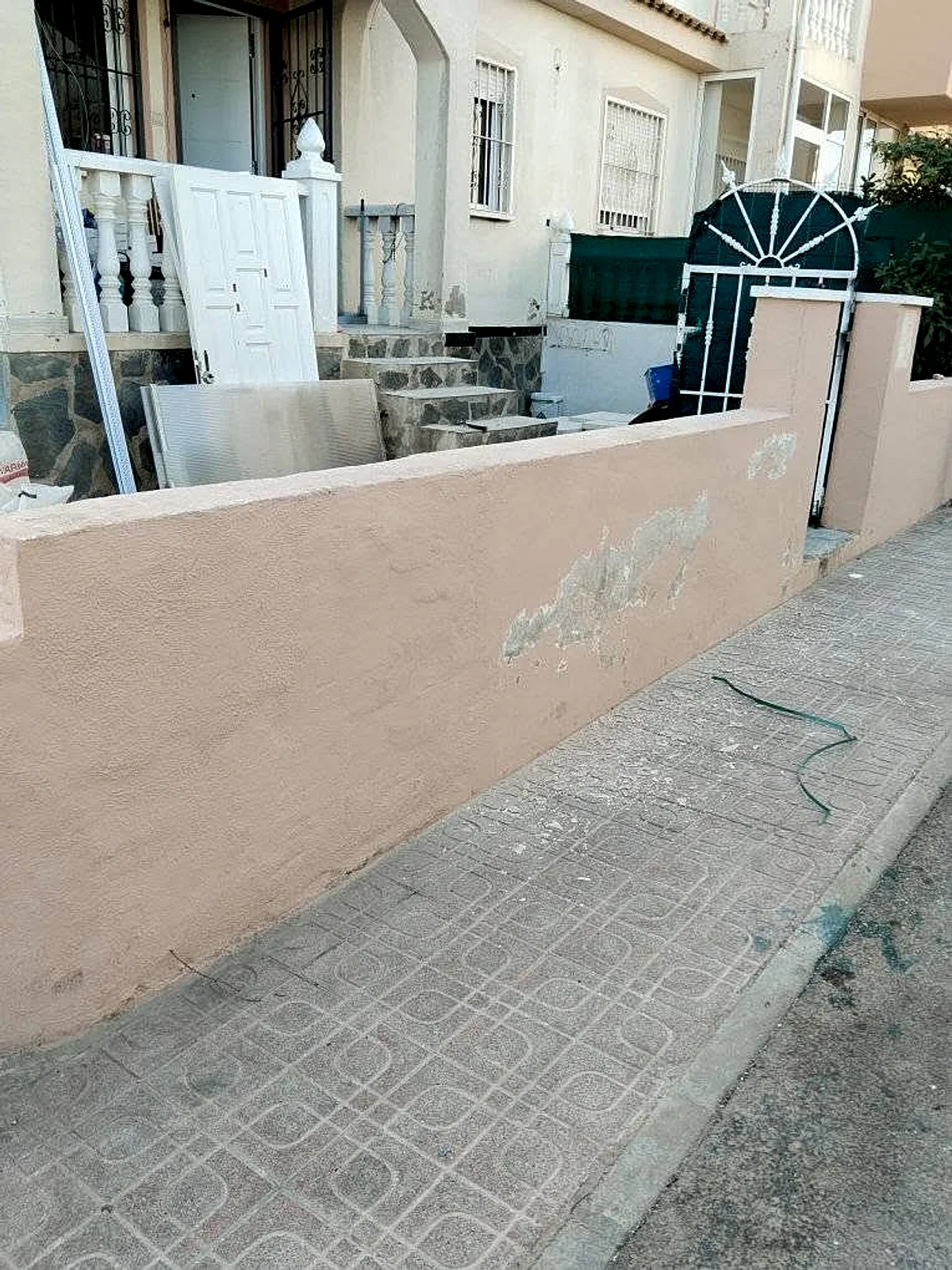 Pintura interior junto al Carrefour de Torrevieja — foto 6 de 14
