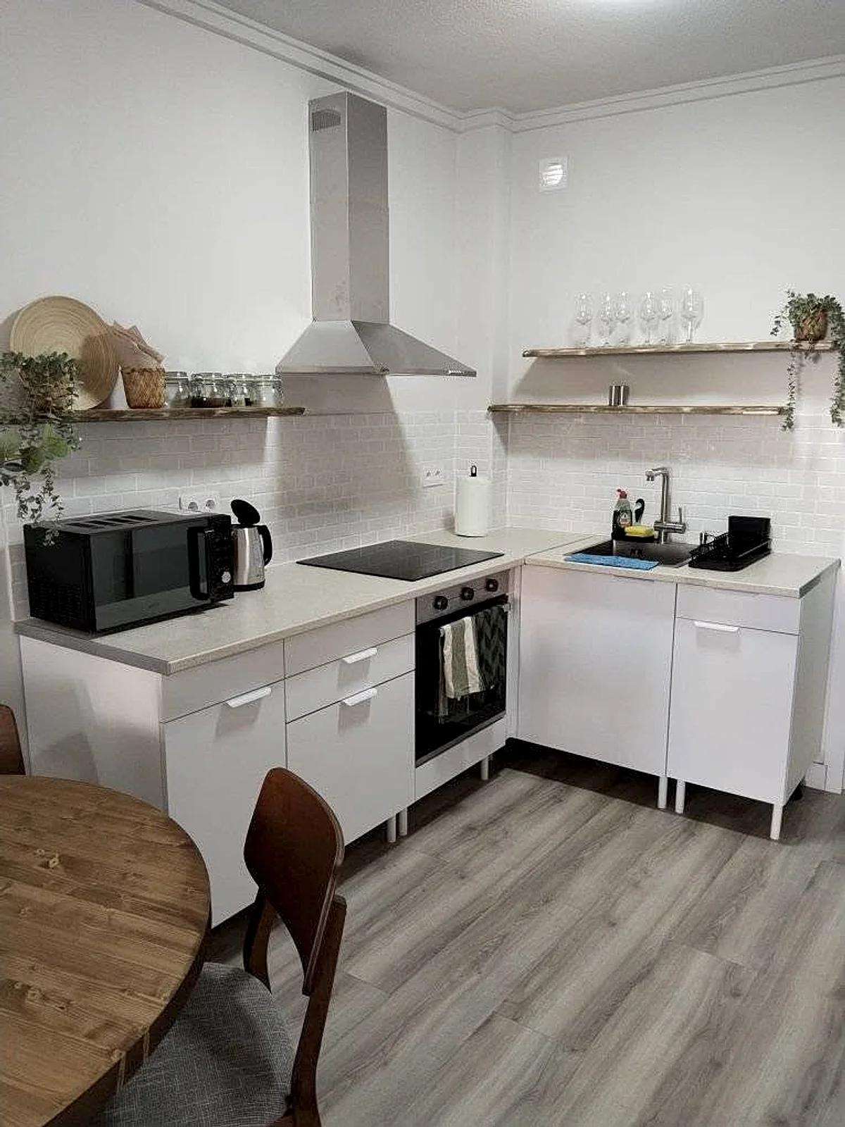 Pintura interior junto al Carrefour de Torrevieja — foto 9 de 14